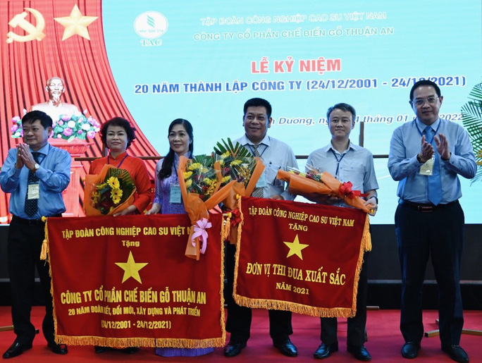 Công ty gỗ thành viên VRG đạt lợi nhuận 300 tỉ đồng trong 20 năm